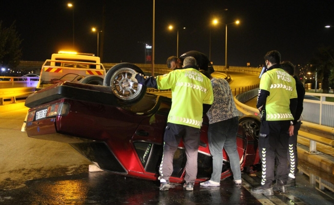 İzmir’de takla atan otomobilin sürücüsü yaralandı