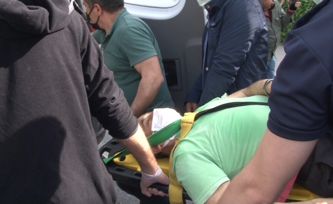 Kadıköy’de feci kaza: Direksiyon hakimiyetini kaybeden otobüs sürücüsü büfeye daldı
