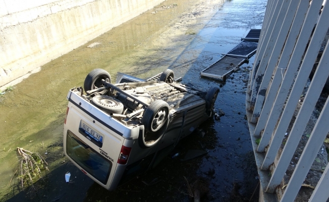 Kartal’da otomobil dereye uçtu