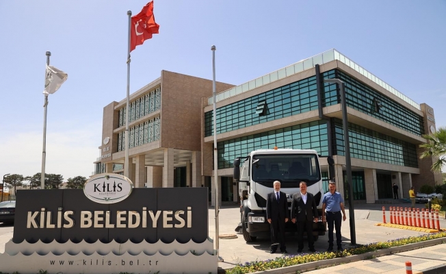 Kilis Belediyesine temizlik aracı hibe edildi