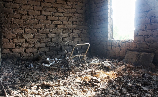 Kırgızistan-Tacikistan sınırındaki çatışmada ateş altında kalan Kırgız köyleri görüntülendi