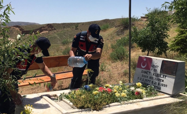 Kırıkkale’de jandarma şehit mezarlarının bakımını yaptı