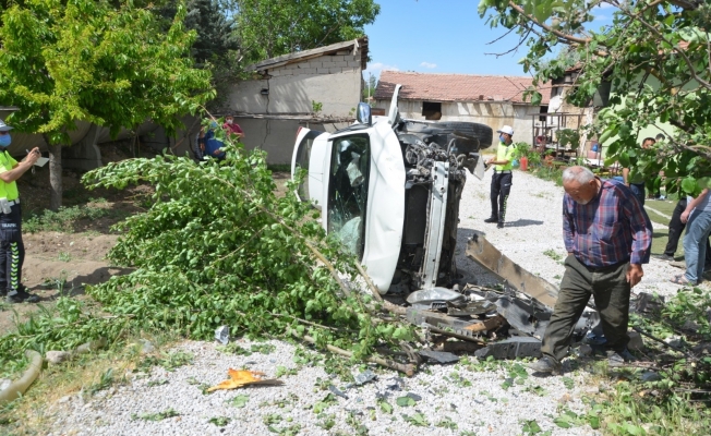 Hafif ticari araç ile cip çarpıştı: 4 yaralı