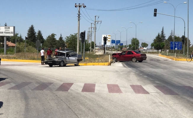 Konya’da otomobiller çarpıştı: 1 yaralı