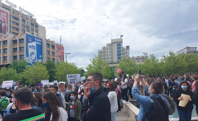 Lise öğrencilerinden cinsel istismara karşı protesto