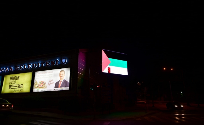 Mamak’ta led ekranlara Filistin Bayrağı yansıtıldı