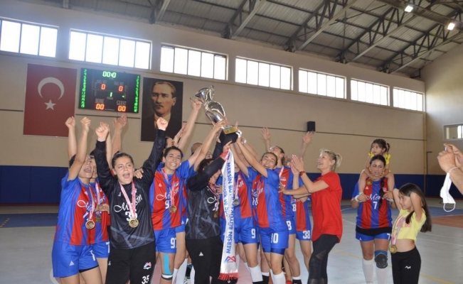 Mersin Büyükşehir Belediyesi Kadın Hentbol Takımı 1. Lige yükseldi
