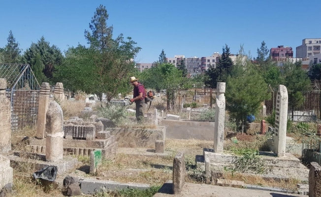 Mezarlıklarda çevre temizliği