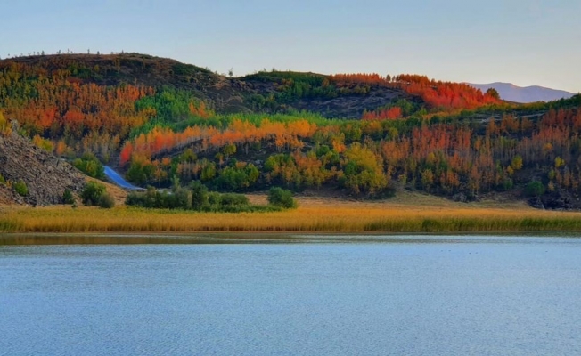 Nemrut’un Krater Gölü, görsel şölen sunuyor