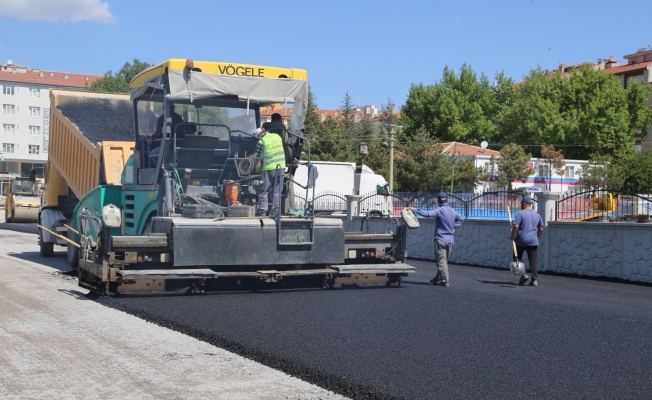 Niğde Belediyesi Yeni Köy Garajında asfalt serimine başladı