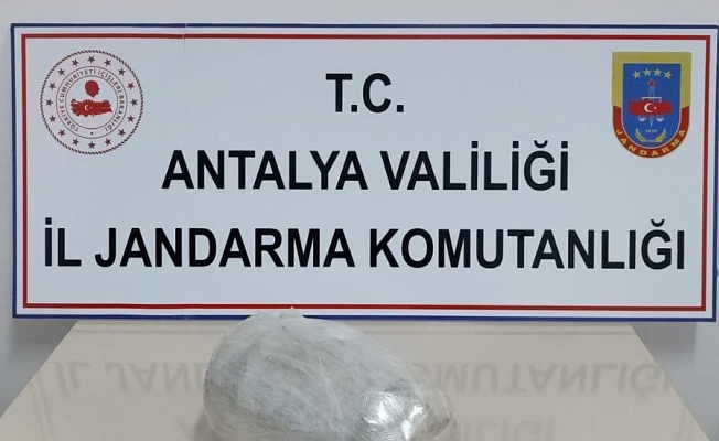 Otobüsteki yolcunun üzerinden 3 bin 500 gram esrar çıktı