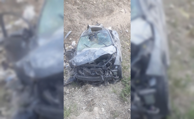 Otomobil şarampole yuvarlandı: 1 ölü, 3 yaralı