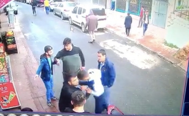 Silahlı kavga kamerada: Kafa atan şahsa kurşun yağdırdı