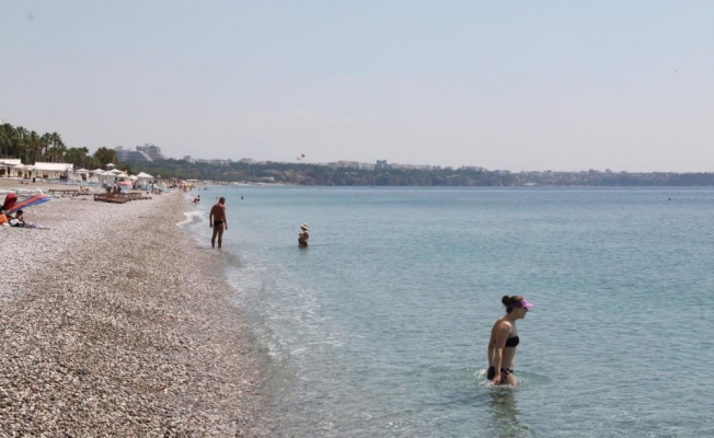 Plaj normalleşme öncesi son kez turistlere kaldı
