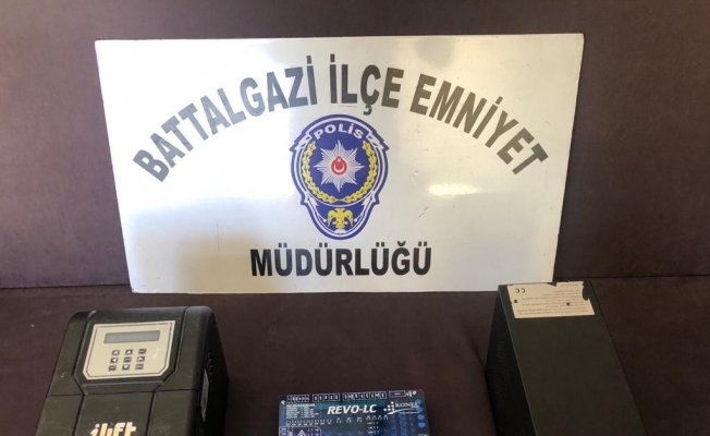 Polis alıcı kılığına girerek zanlıyı yakaladı