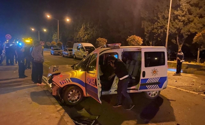 Polisten kaçan sürücü kurulan barikattaki araçlara çarptı