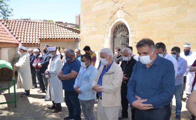 Saldırılarda hayatını kaybeden Filistinliler için gıyabi cenaze namazı kılındı