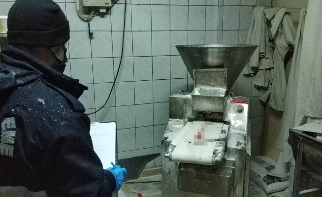 Samsun’da fırında hamur kesme makinasına elini kaptıran işçi hastanelik oldu