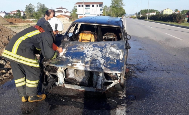 Samsun’da seyir halindeki otomobilde yangın çıktı