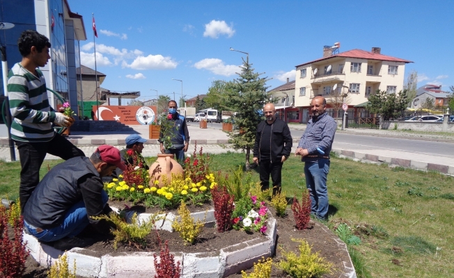 Selim Belediyesi ilçeyi çiçeklendiriyor