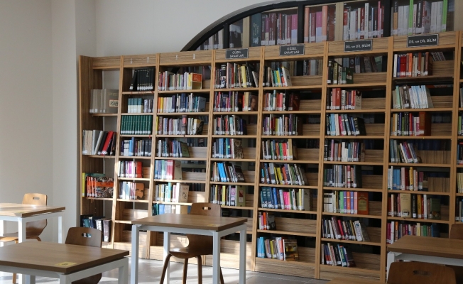 Serdivan Fikir Sanat Kütüphanesi kitapseverleri ağırlıyor