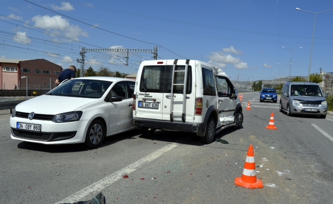 Sivas’ta zincirleme trafik kazası: 3 yaralı