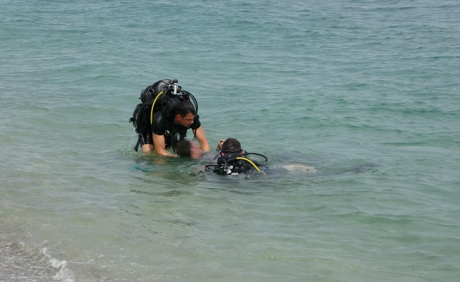  Su altına dalan turist ceset buldu