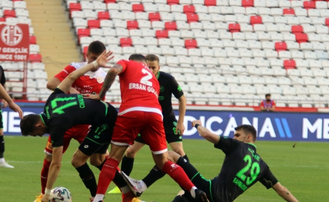 Süper Lig: FT Antalyaspor: 0 - İH Konyaspor: 0 (İlk yarı)