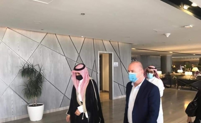 Suriye’de halk sandık başına giderken Turizm Bakanı Martini Suudi Arabistan’a  gitti