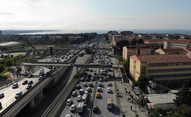 Tam kapanma sonrası Avcılar E-5’te trafik yoğunluğu