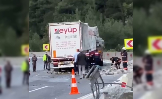 Tarsus’ta 2 ayrı kazada 5 kişi yaralandı