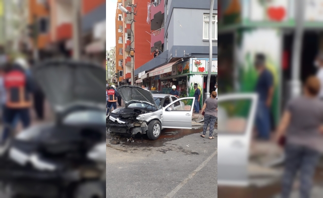 Tarsus’ta iki otomobil çarpıştı: 1 yaralı