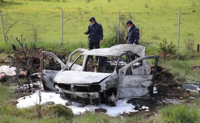TEM’de kaza yapan araç yanarak küle döndü: 2 yaralı