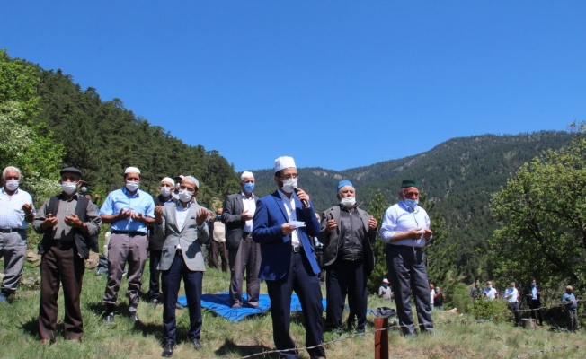 Tosyalılar yağmur duasına çıktı