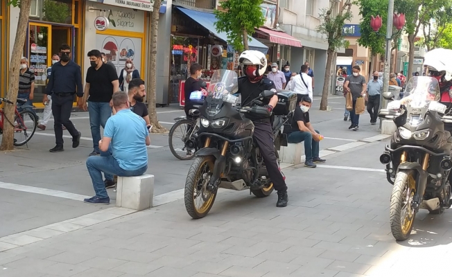 Uşak’ta motosikletli polisler vatandaşları uyardı
