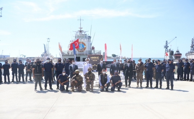 Uyuşturucu kaçakçıları yakalanmamak için 1,5 ton uyuşturucuyu denize atmış