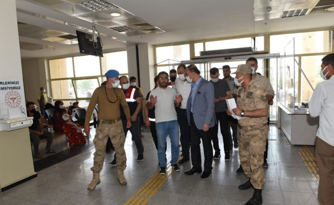 Vali Erin, silahlı kavgada yaralanları ziyaret etti