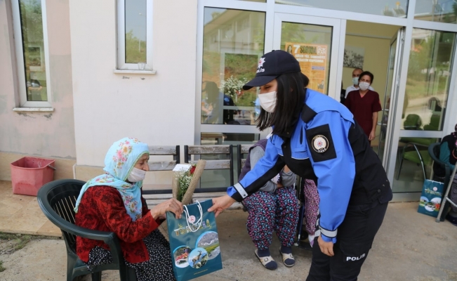 Vefalı eller, Anneler Günü için görevde