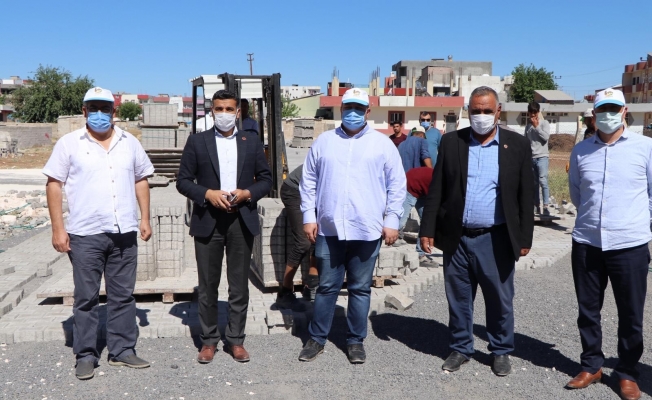 Viranşehir’de kilitli parke taşı çalışmaları devam ediyor