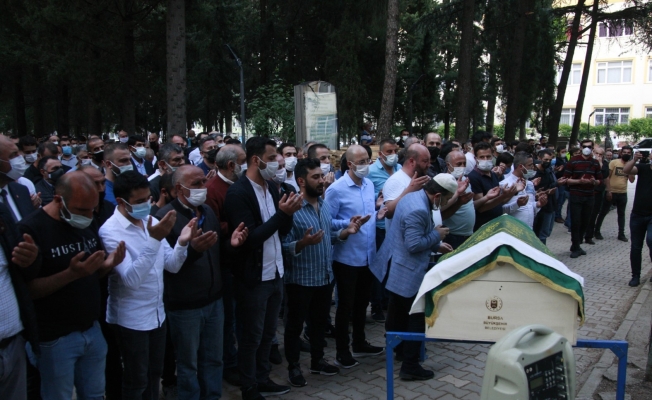 Yamaç paraşütü kazasında ölen paraşütçü gözyaşlarıyla uğurlandı