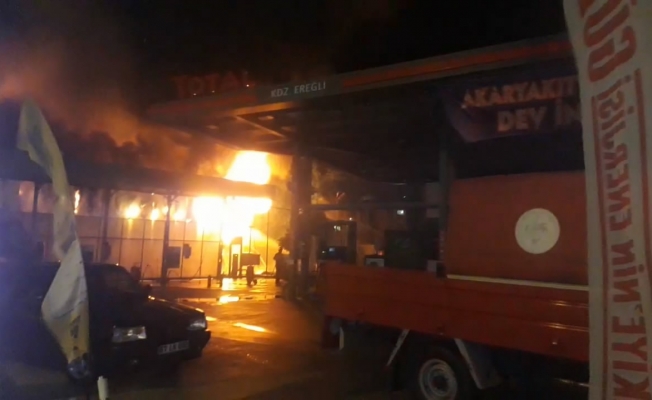 Yangın toptan perakende mağazasını küle çevirdi