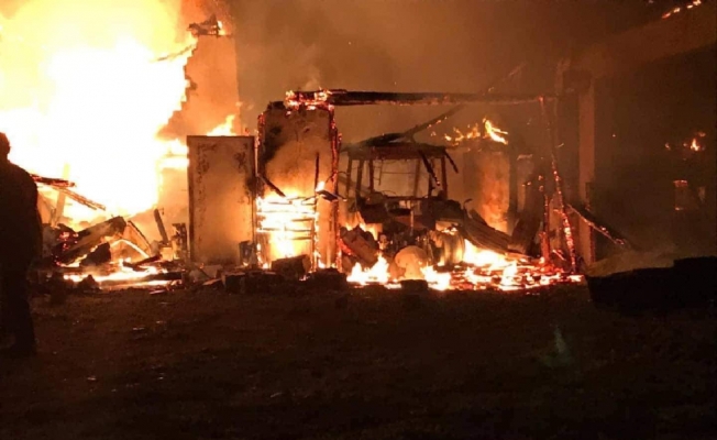 Yozgat’ta çıkan yangında bir ev, traktör ve araç kullanılamaz hale geldi