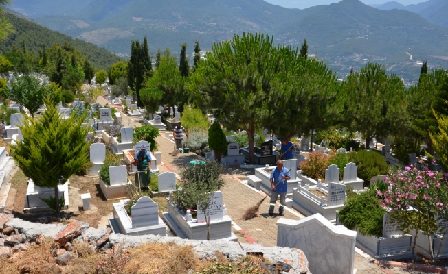Cikcilli mezarlığında sorunsuz hizmet
