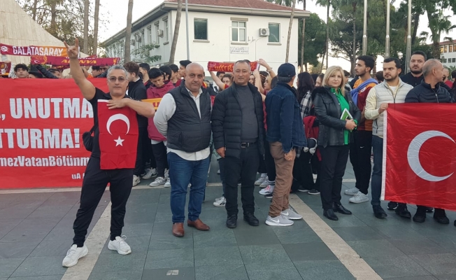 Alanya'da taraftarlar grupları ve Alanya Sevdalıları terörü protesto etti