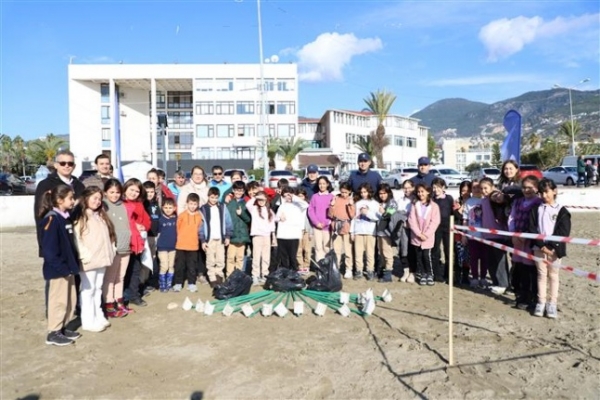 Galip Dere Halk Plajı'nda çöp kategorize çalışması yapıldı