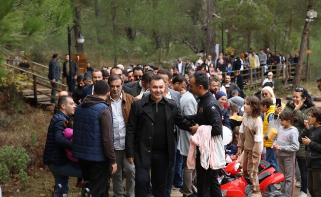 Başkan Yücel Macera Park’ta vatandaşlarla buluştu