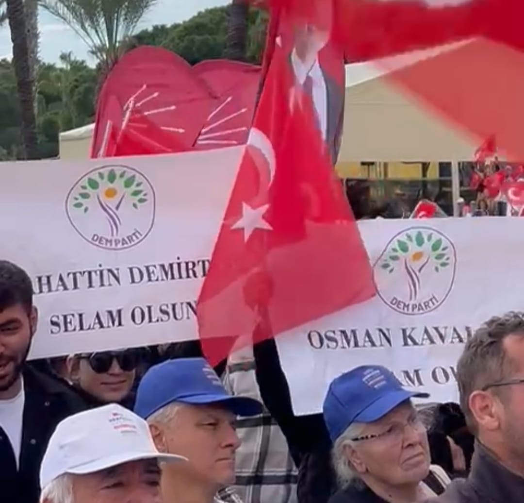 CHP Alanya Mitingi’nde tepki çeken pankartlar | CHP’den açıklama
