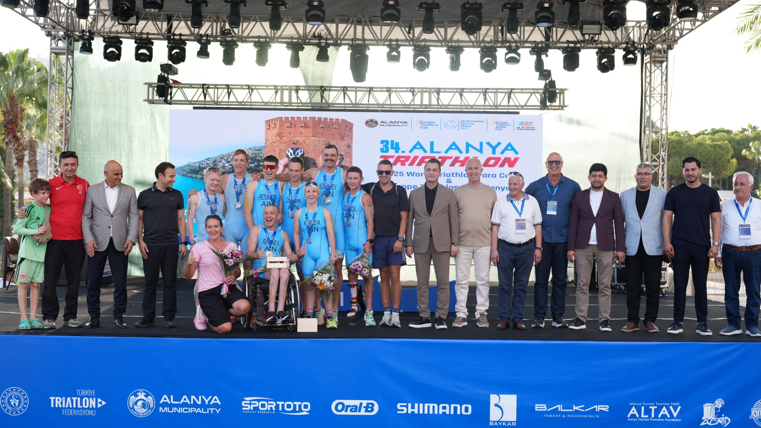 : DÜNYA ŞAMPİYONU RAZGATLIOĞLU ALANYA’DA COŞKUYLA KARŞILANDI