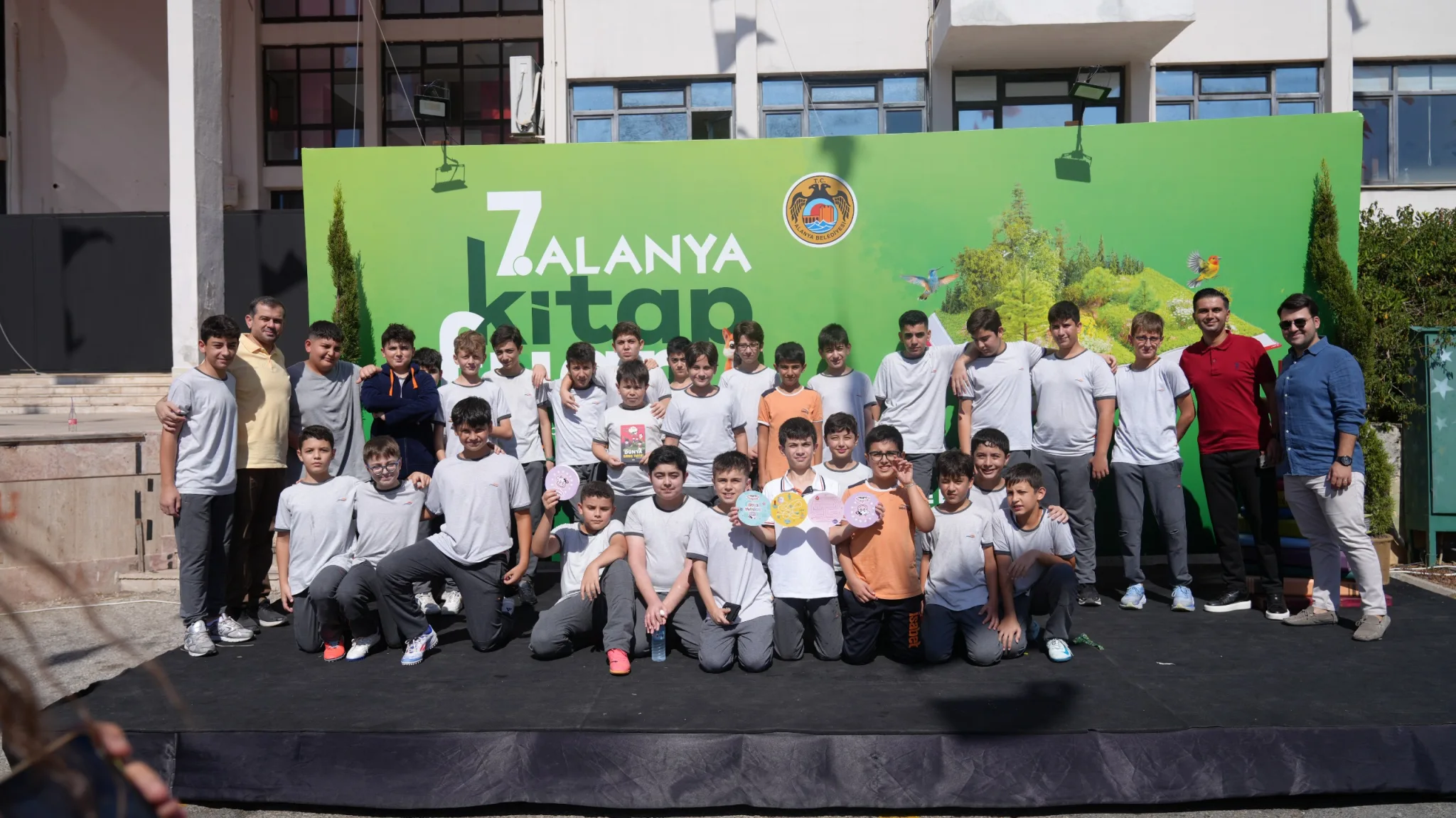 Alanya Kitap Fuarı’na öğrencilerden yoğun İLGİ