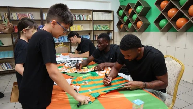 Alanyaspor’un yıldızları ortaokul öğrencileriyle BULUŞTU